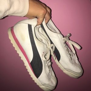 VINTAGE white & pink puma romas